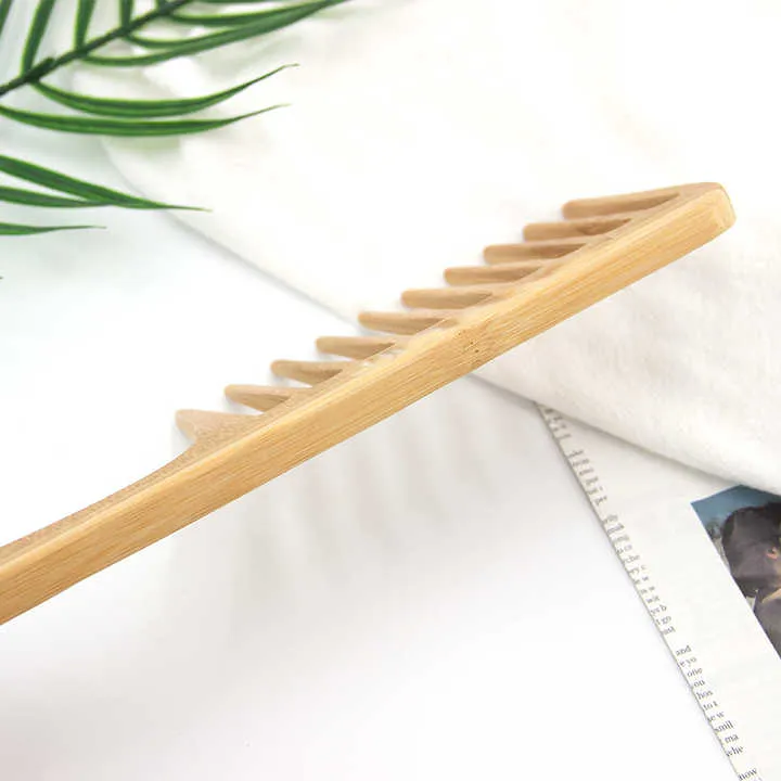 Private Label Large Size Bamboo Wooden Wide Tooth. مشط شعر خشبي واسع الأسنان من الخيزران كبير الحجم بعلامة